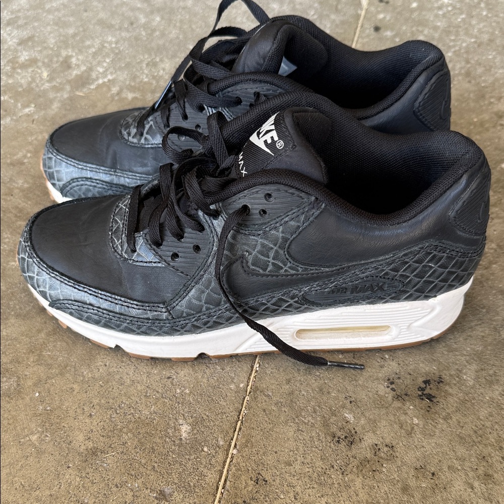 Nike Black and White Textured Sneakers